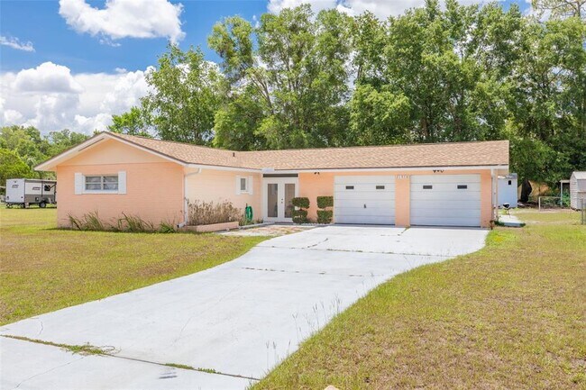 Primary Photo - 21078 SW Honeysuckle St