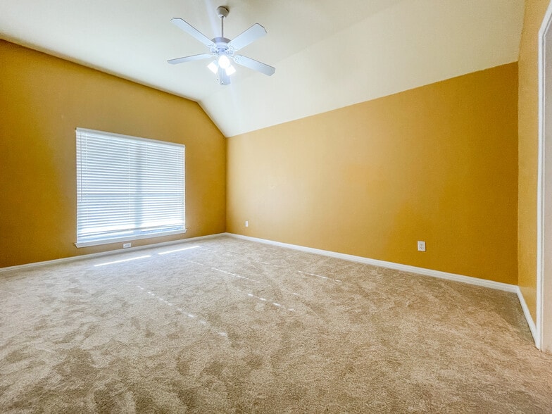 Building Photo - 10113 Condor Loop