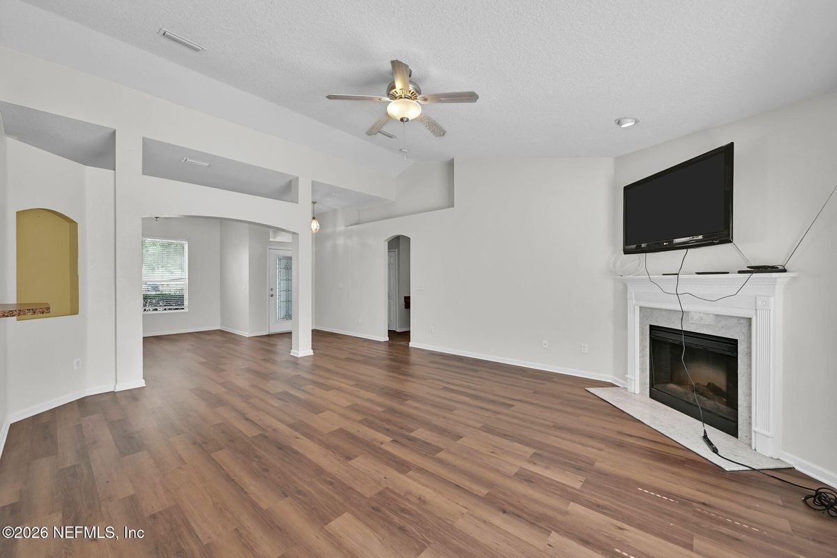 Building Photo - 10810 Stanton Hills Dr E