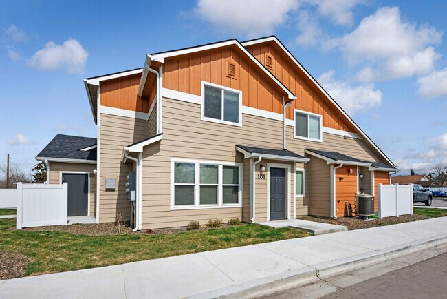 Building Photo - 7746 Emerald St