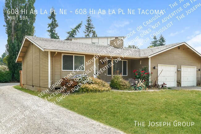 Building Photo - 608 Hi-Ab-La Pl NE