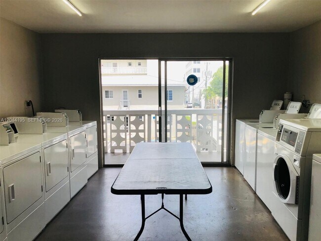 Building Photo - 4141 Nautilus Dr