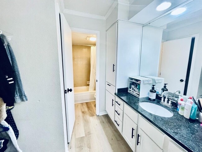 Building Photo - 8888 Tallwood Dr