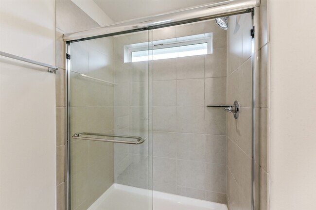 Building Photo - 3906 Sugardale St