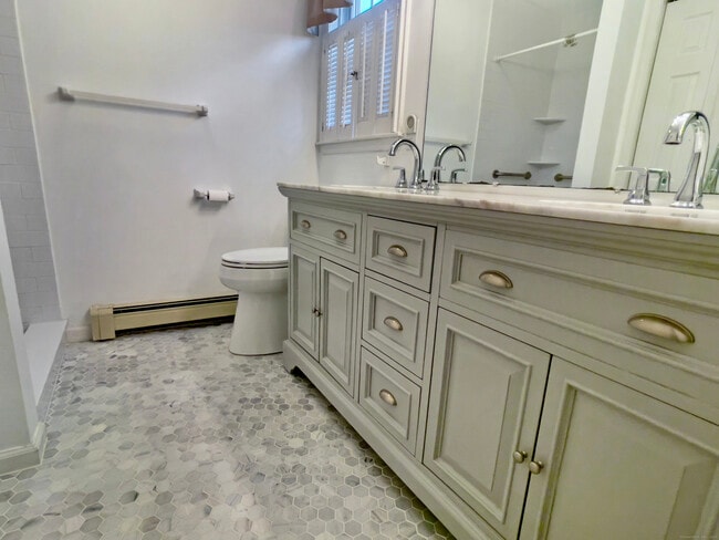 Building Photo - 107 Benson Pl