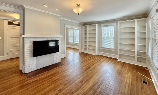 Building Photo - 107 W Geer St