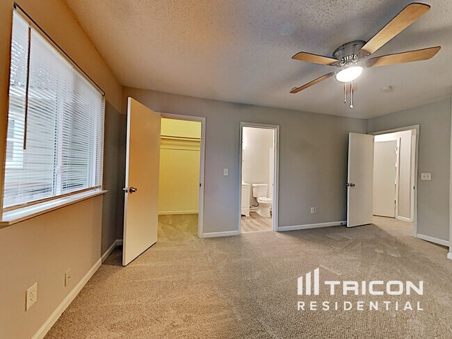 Building Photo - 1027 Chapman Cir