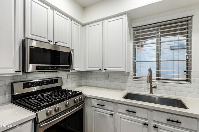 Building Photo - 2992 N Miller Rd