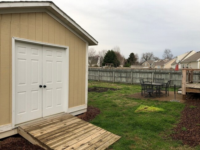 Building Photo - 1132 Summerville Cir