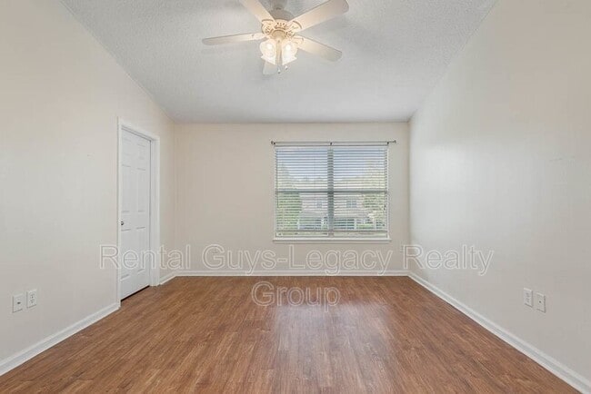 Building Photo - 5868 Pavilion Dr