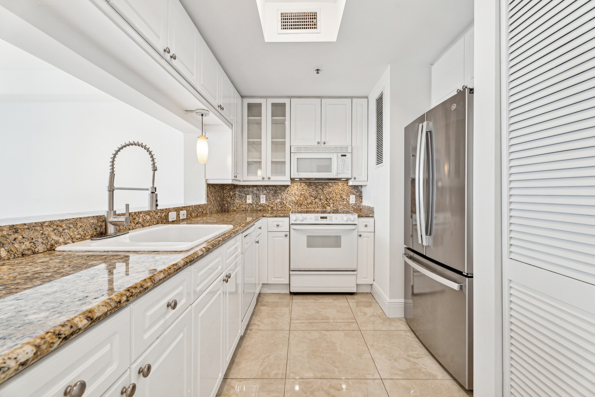 Building Photo - 808 Brickell Key Dr