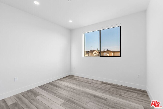 Building Photo - 3632 Keystone Av