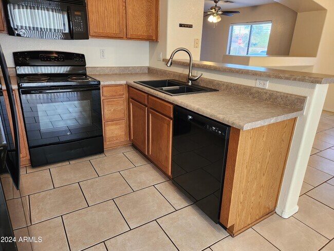 Building Photo - 15923 W Post Dr