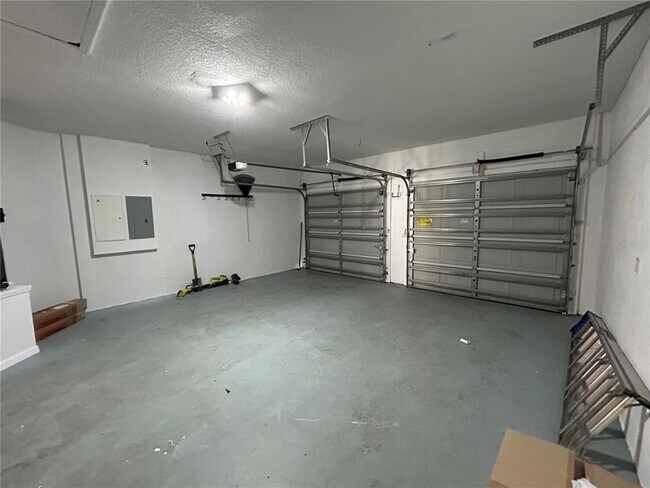 Building Photo - 1925 Magical Ln