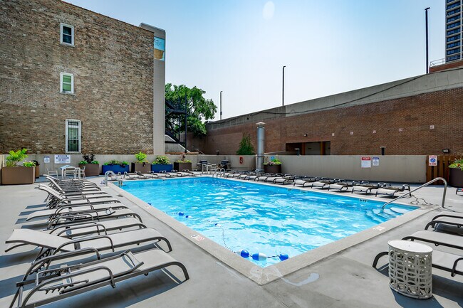 Building Photo - 1660 N La Salle Dr