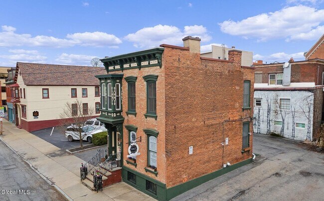Building Photo - 153 Barrett St