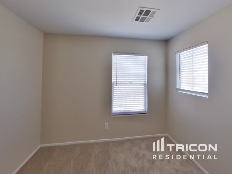 Building Photo - 9537 Crown Pines Ct