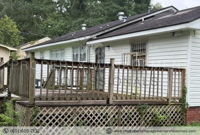 Building Photo - 348 Colonial Dr