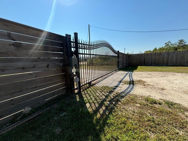 Building Photo - 415 County Rd 3560