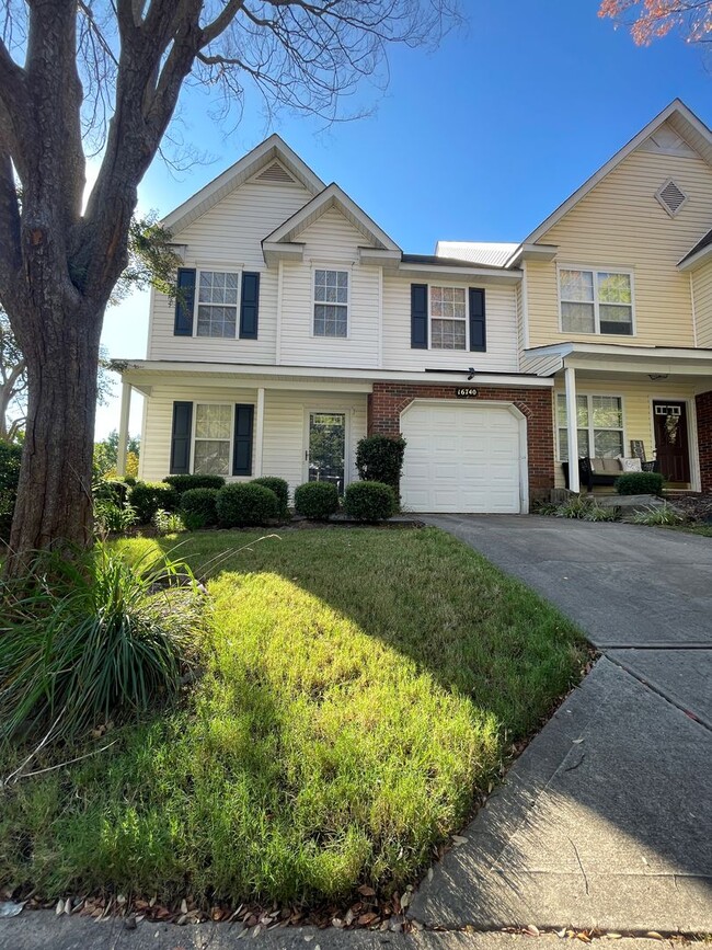 Building Photo - Townhouse with Owner's Suite on main level...