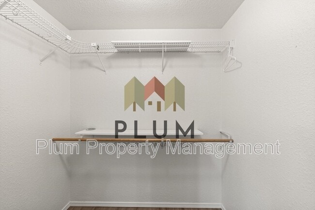 Building Photo - 5449 Golf Dr