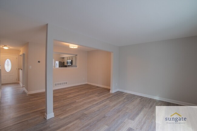 Building Photo - 5 Grandee Ct