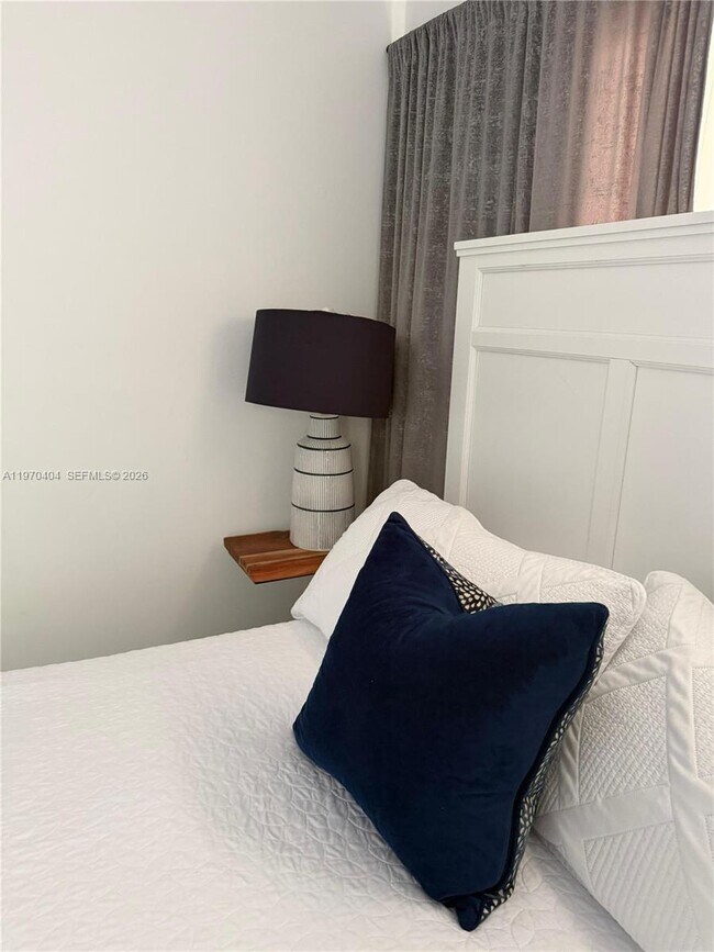 Building Photo - 45 SW 28th Rd