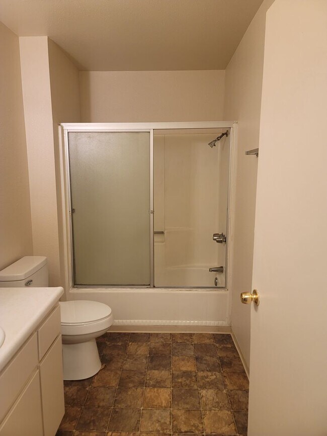 Building Photo - SHE330