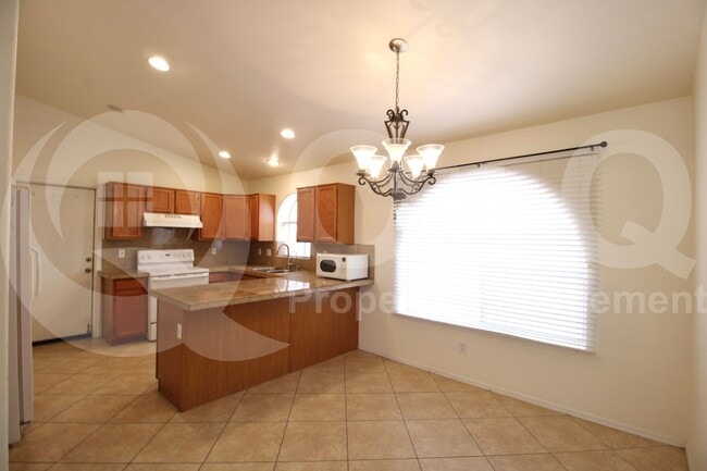 Building Photo - 1140 S Cholla St