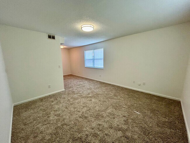 Building Photo - 2 Bedroom in Danville!