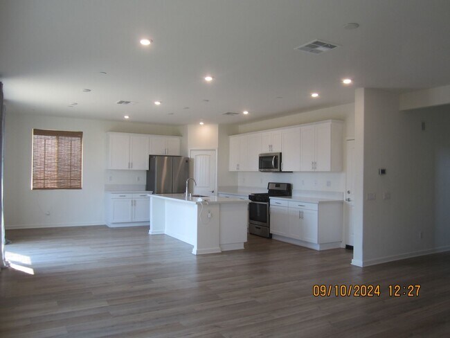 Building Photo - Luxury Single Family Home in Moreno Valley