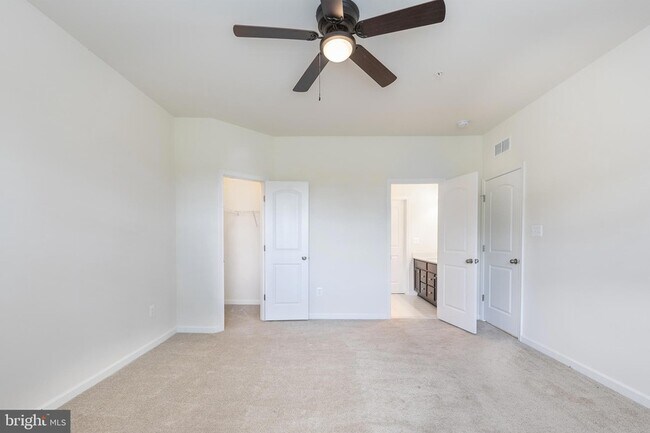 Building Photo - 7640 Knotting Hl Ln