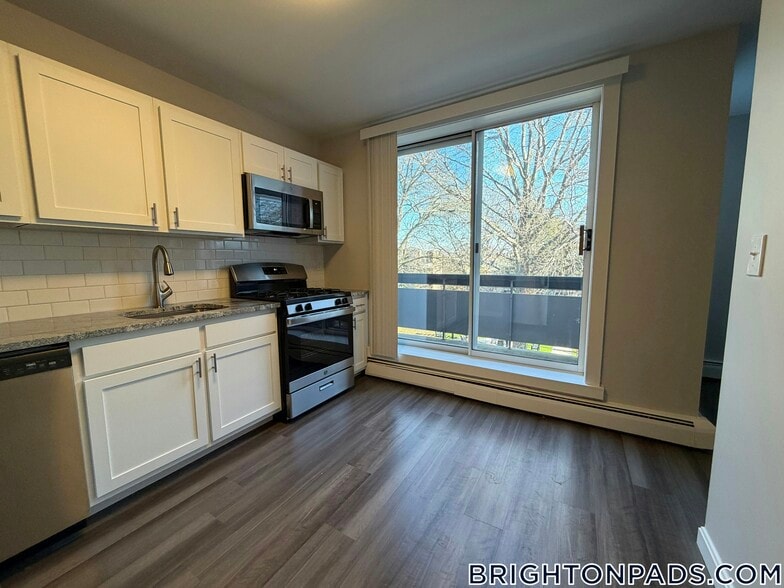 Building Photo - 9 Bronsdon St