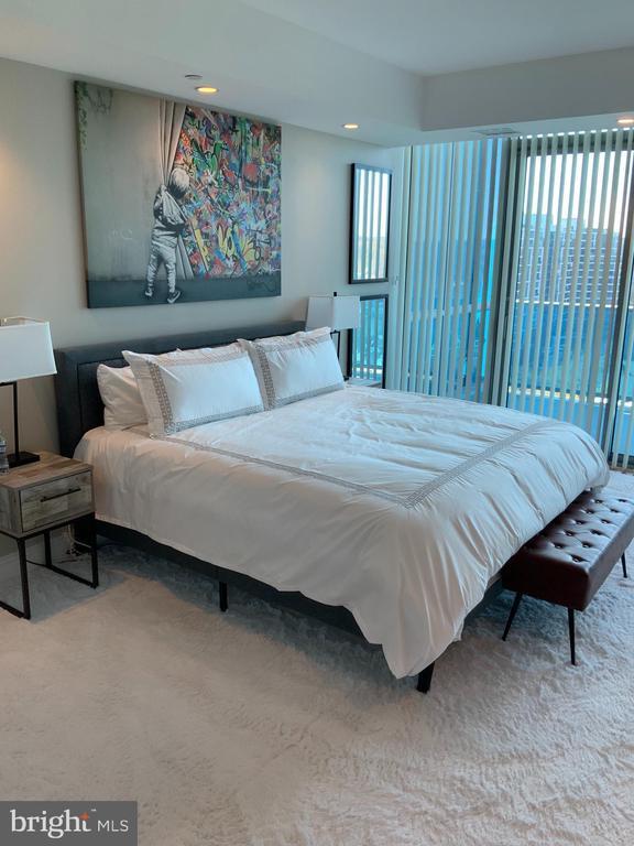 Building Photo - 1881 N Nash St