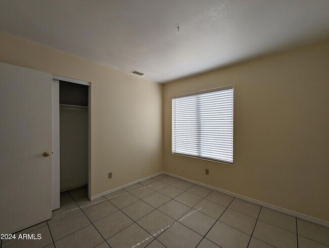 Building Photo - 11941 N 69th Ave