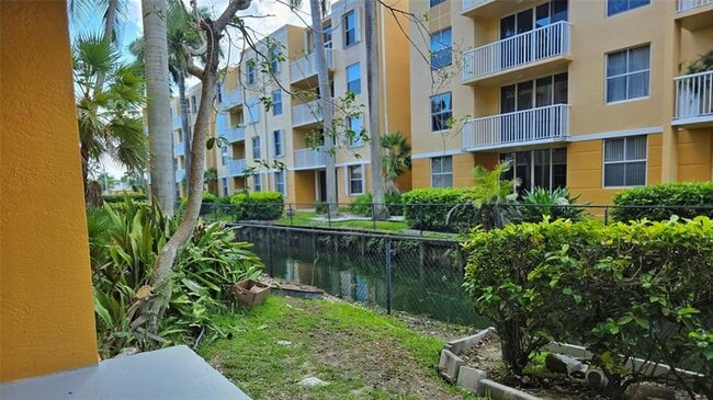 Building Photo - 1350 SE 3rd Ave