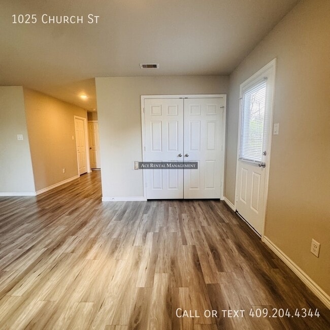 Building Photo - 1025 Church St