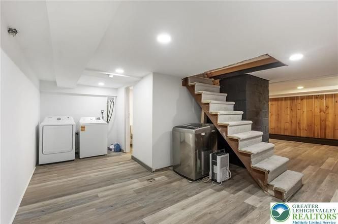 Building Photo - 657 Beverly Dr