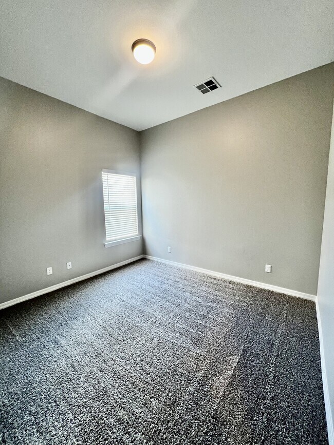 Building Photo - 11365 Hidalgo Dr