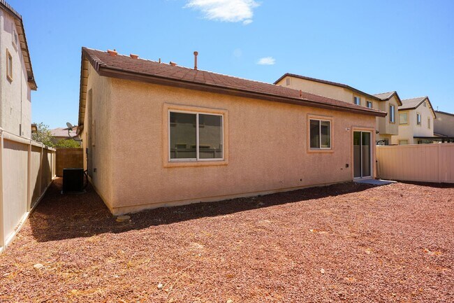 Building Photo - Beautifully Updated Single-Story Home with an Open Floor Plan
