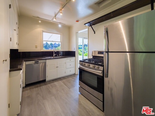 Building Photo - 8967 St Ives Dr