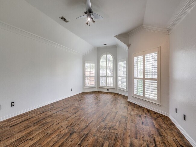 Building Photo - 4684 Old Pond Dr