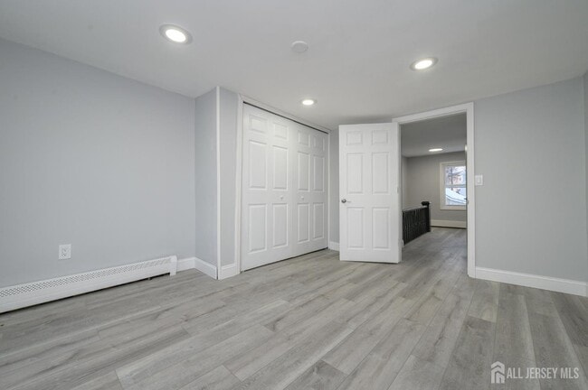 Building Photo - 408 David St