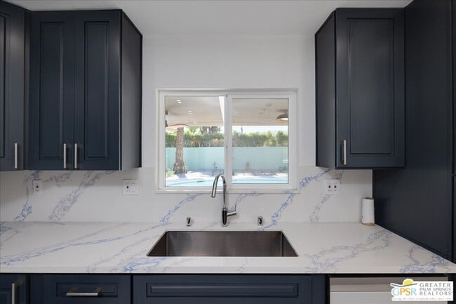 Building Photo - 505 E Molino Rd