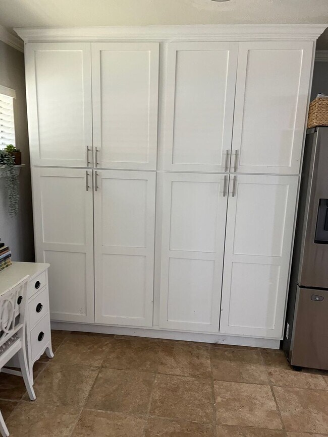 Building Photo - 830 Blackburn St