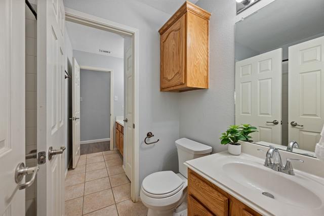 Building Photo - 3605 Villanova Dr