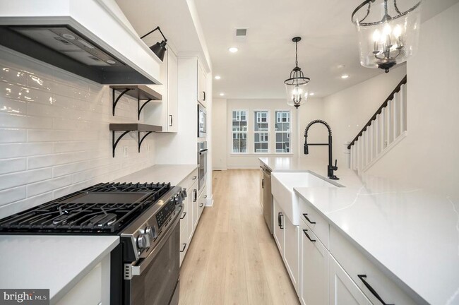 Building Photo - 9403 Pacific Elm St