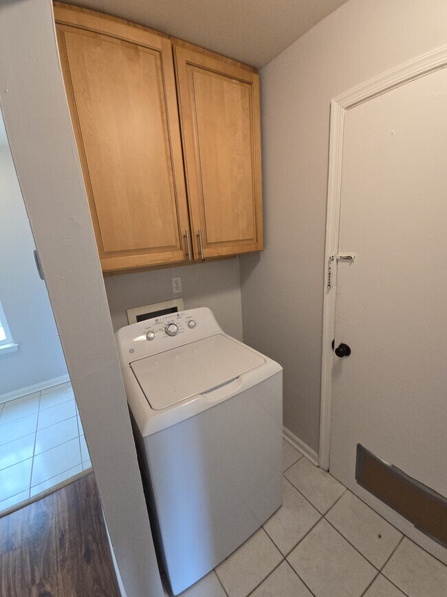 Building Photo - 5360 Chatham Hall Dr