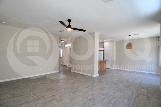Building Photo - 440 S Val Vista Dr