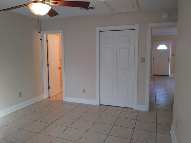 Building Photo - 1000 N Duval St